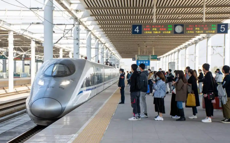  高铁席位规则引热议：无座票能否站一等座？12306明确“补差价方可升席”