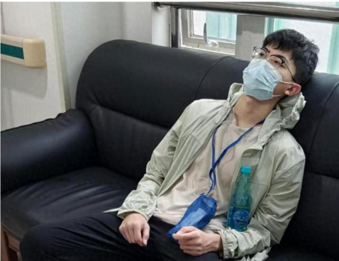 23岁中大直博生胃癌晚期，十次化疗后重生！年轻人为啥得胃癌？医生：这些习惯害了他